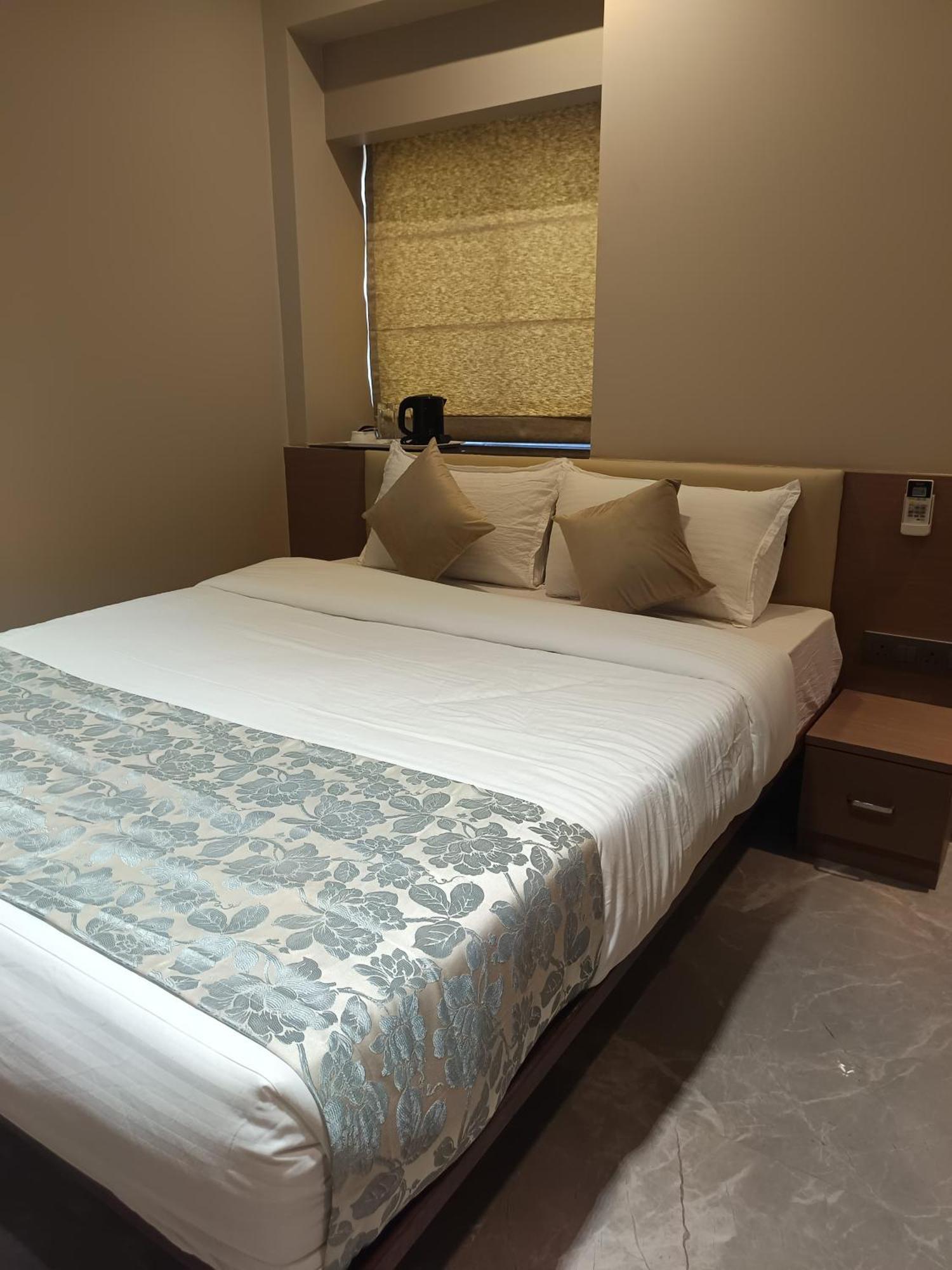 The Falcon Inn Bombay Esterno foto